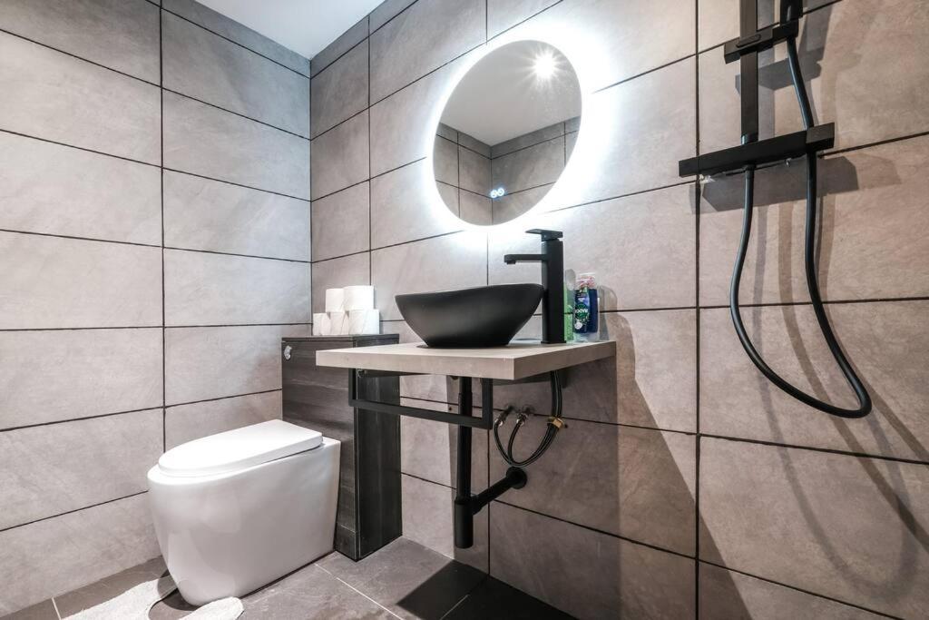 Spacious Apartment In Piccadilly Sleep 6 Vrb Лондон Екстер'єр фото